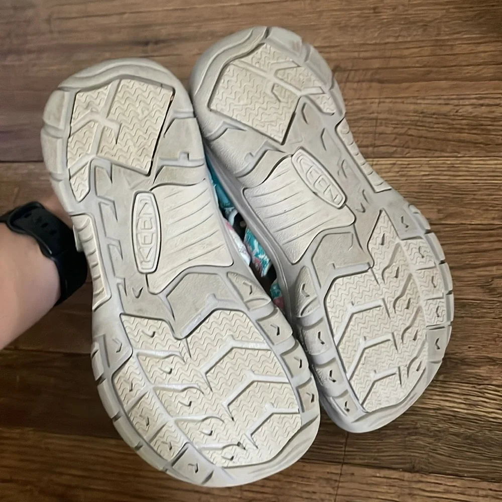Keen light pink